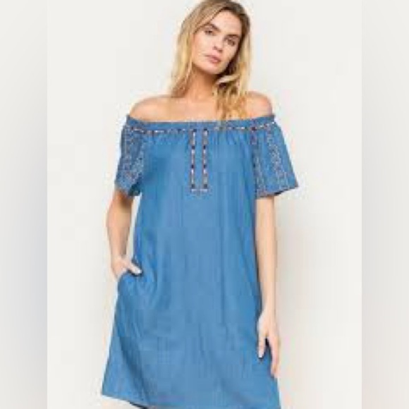 NWT Women's Embroidered Blue Chambray Dress With Pockets - Picture 1 of 4